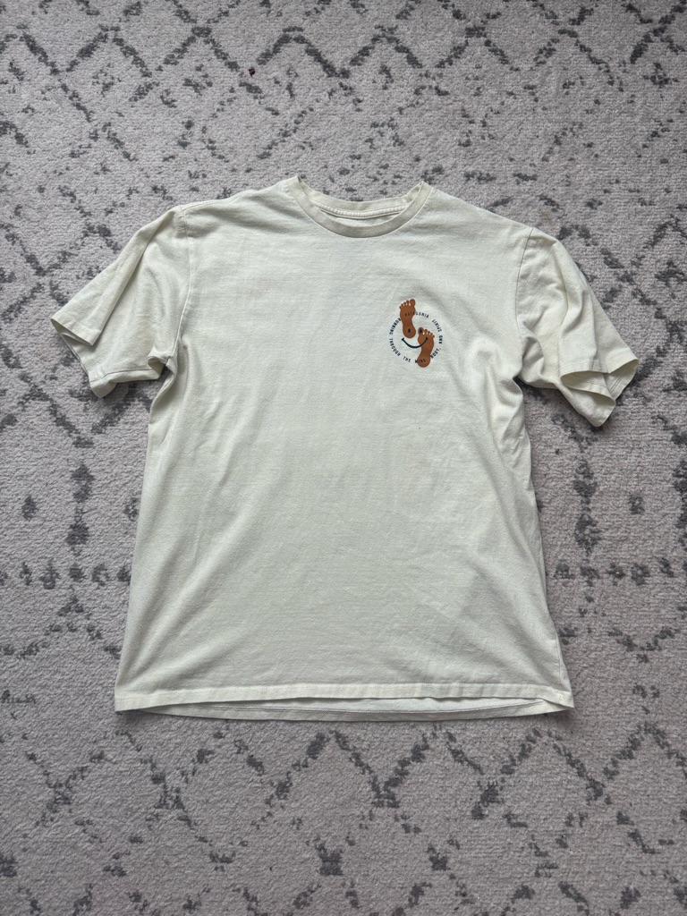 Men’s Trail Trotters Responsibili-Tee In Birch White